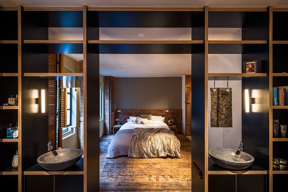 Inspiration for a contemporary bedroom in Amsterdam.