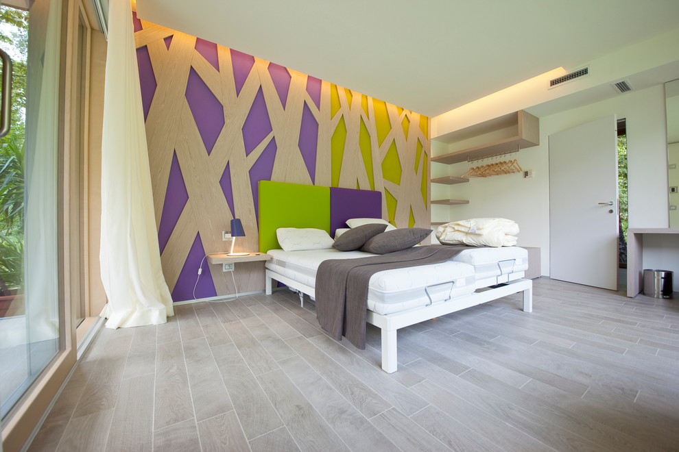 This is an example of a contemporary bedroom in Venice.