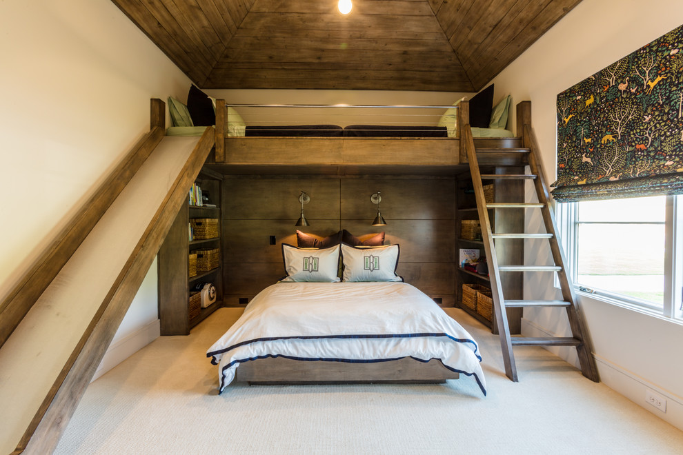 Uriges Schlafzimmer mit beiger Wandfarbe, Teppichboden und beigem Boden in Dallas
