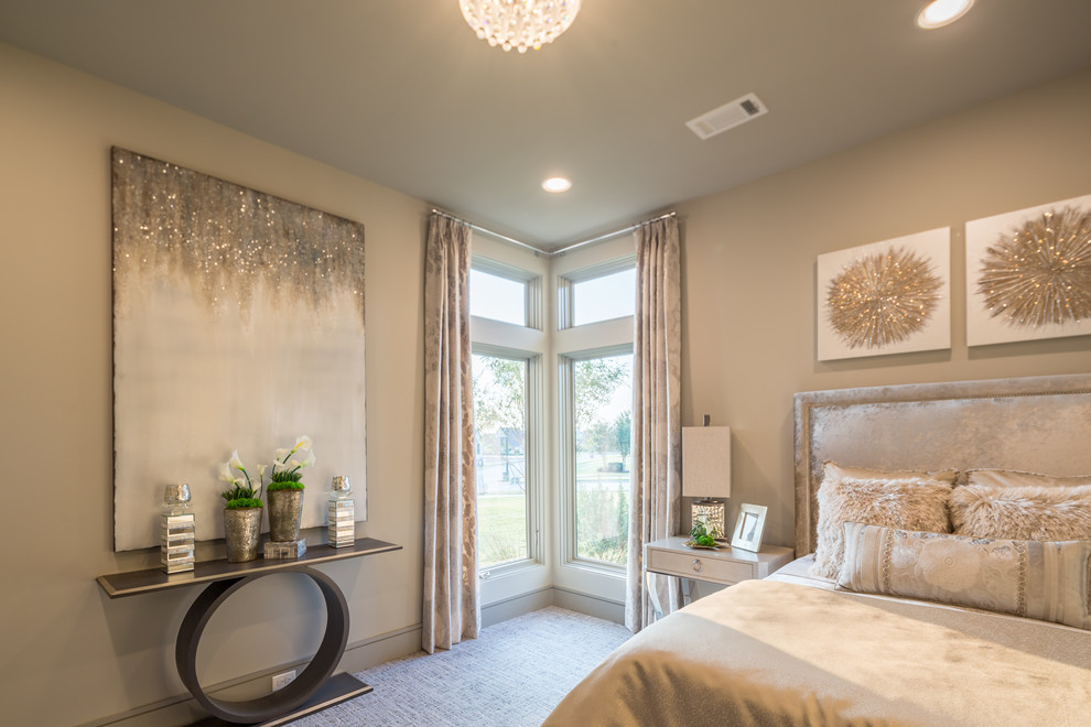 Пример оригинального дизайна: большая гостевая спальня (комната для гостей) в современном стиле с серыми стенами, ковровым покрытием и разноцветным полом без камина