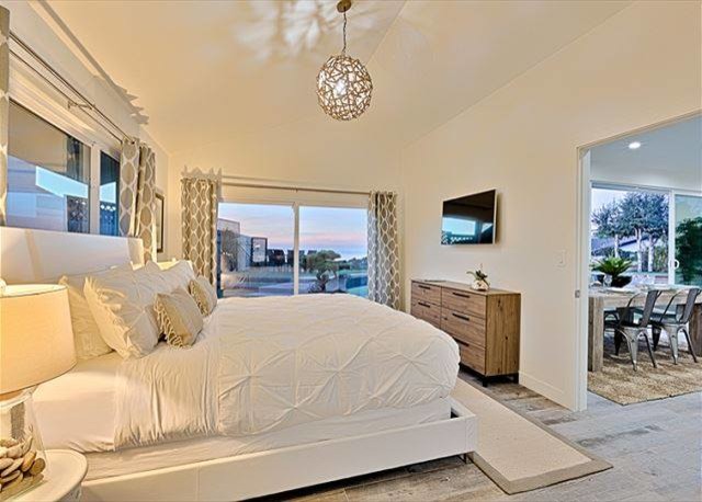 la-jolla-luxury-vacation-home-decorating-a-stylish-life-ca-img~9c413dab05368b39_4-0378-1-fd08d4c.jpg