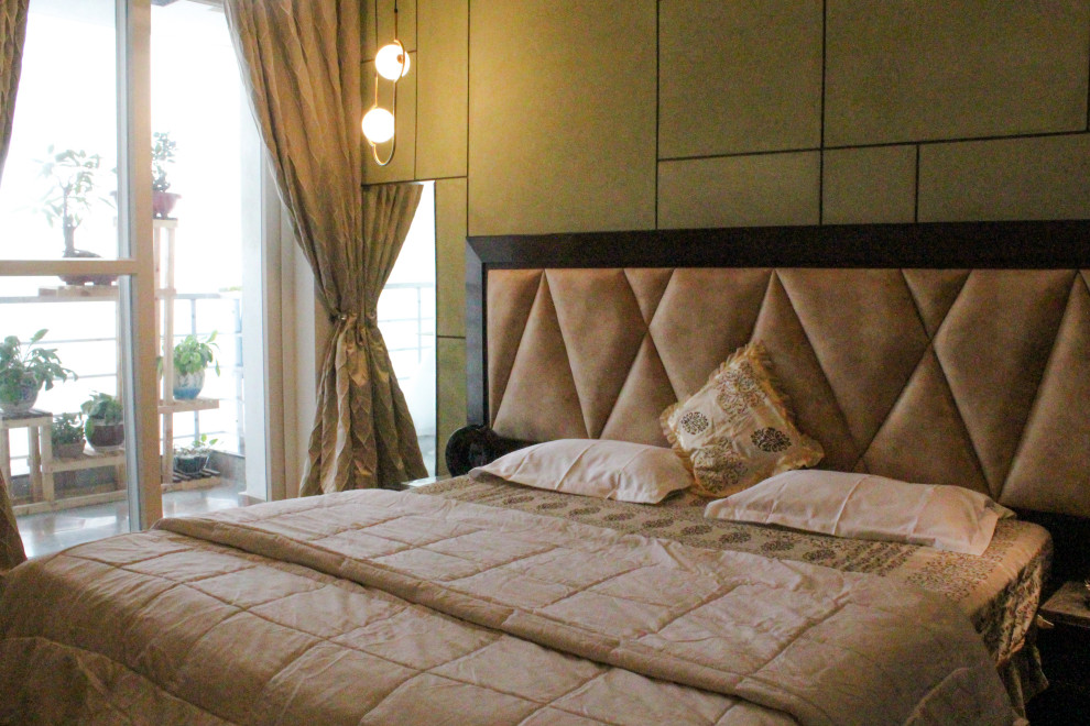 Inspiration for a transitional bedroom remodel in Delhi