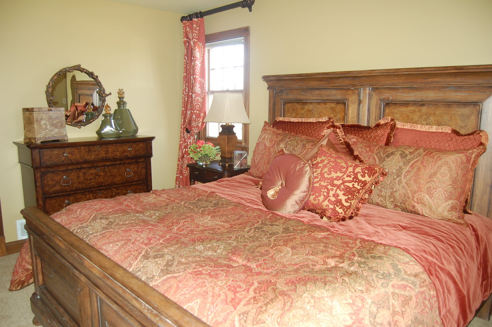 Photo of a traditional bedroom in Louisville.