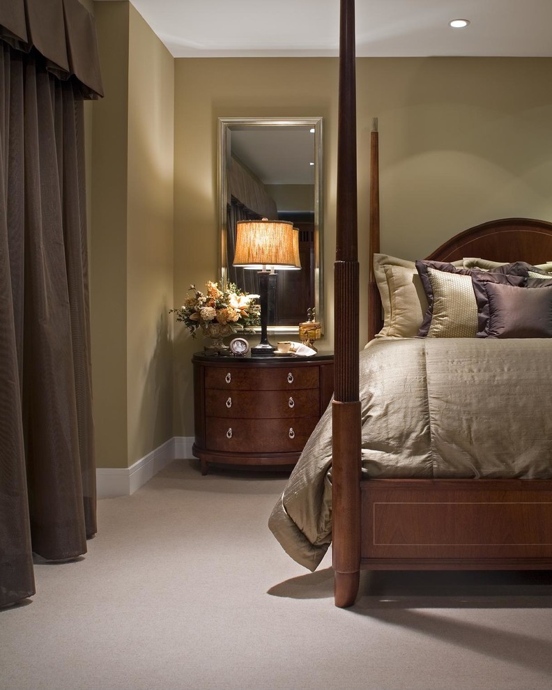 Источник вдохновения для домашнего уюта: спальня: освещение в классическом стиле с зелеными стенами и ковровым покрытием