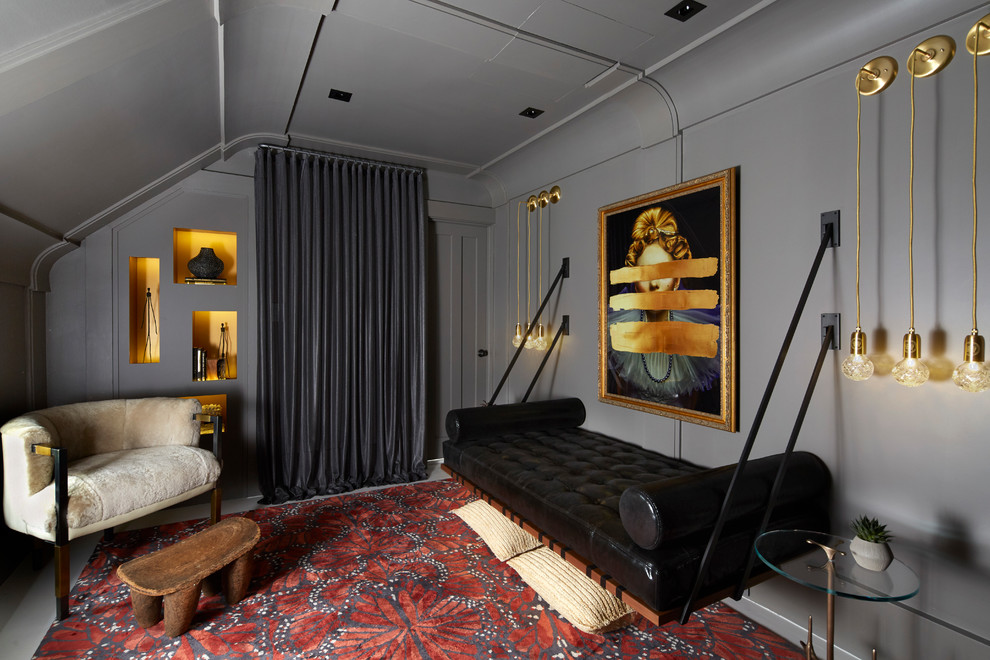 シカゴにある小さなコンテンポラリースタイルのおしゃれな客用寝室 (グレーの壁、塗装フローリング、白い床) のインテリア