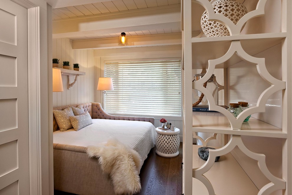 Bedroom - transitional guest dark wood floor bedroom idea in Chicago with beige walls