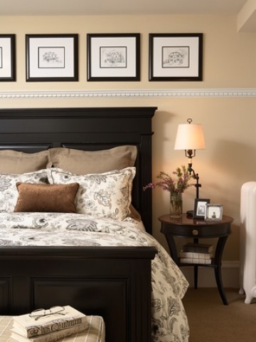 Design ideas for a medium sized traditional bedroom in Minneapolis.
