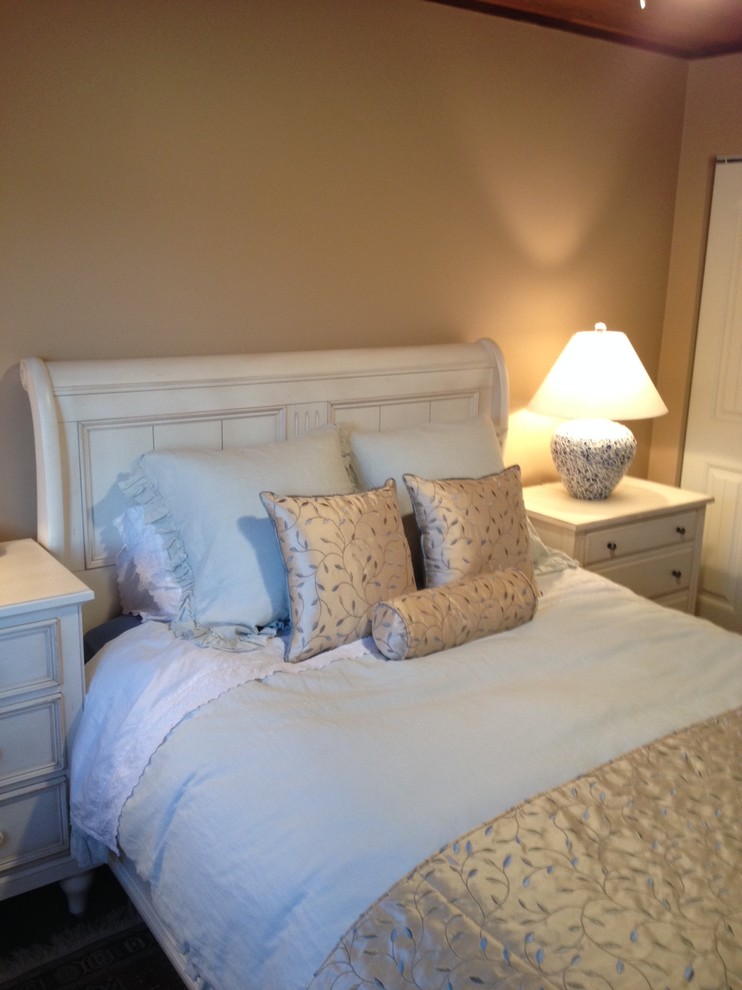 Example of a cottage bedroom design in Edmonton