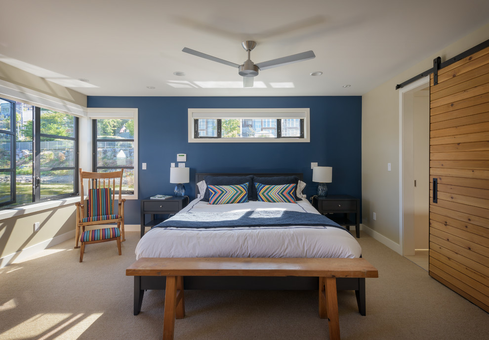 Esempio di una camera da letto design con pareti blu, moquette e pavimento beige
