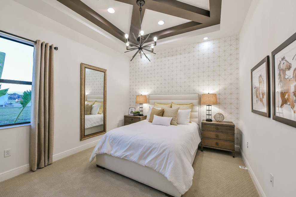 На фото: гостевая спальня среднего размера, (комната для гостей) в стиле модернизм с разноцветными стенами, ковровым покрытием и бежевым полом