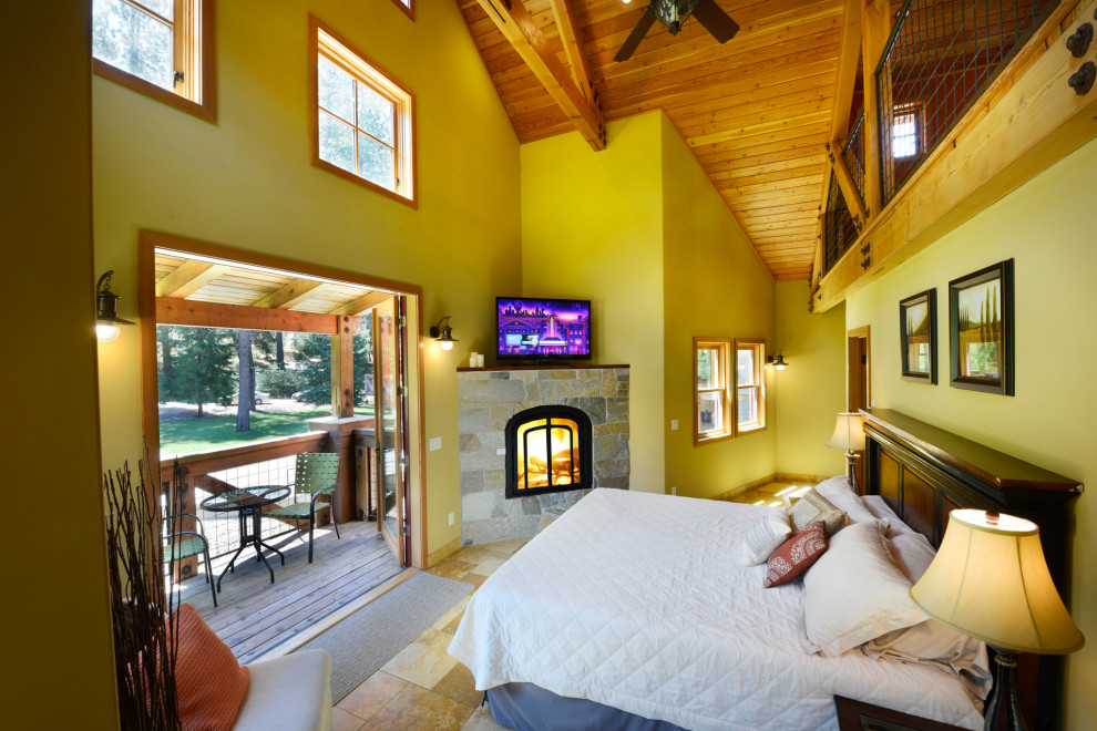 На фото: спальня в стиле фьюжн с зелеными стенами, угловым камином, фасадом камина из камня, бежевым полом, сводчатым потолком и деревянным потолком