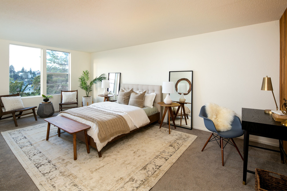 Стильный дизайн: хозяйская спальня среднего размера в современном стиле с белыми стенами, ковровым покрытием и серым полом - последний тренд