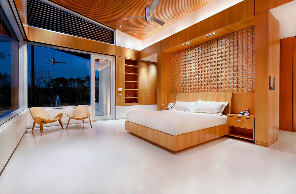 Пример оригинального дизайна: огромная гостевая спальня (комната для гостей) в современном стиле с мраморным полом без камина