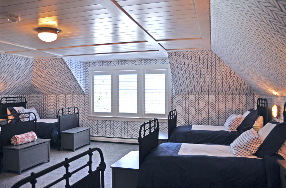 Идея дизайна: гостевая спальня среднего размера, (комната для гостей) в стиле лофт с синими стенами, ковровым покрытием и серым полом без камина