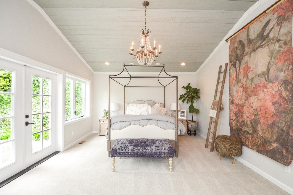 Immagine di una camera da letto classica con pareti grigie, moquette, nessun camino e pavimento grigio