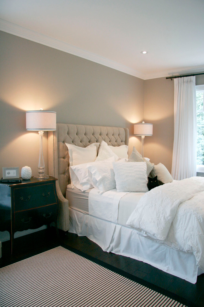 Bedroom - mid-sized traditional guest carpeted and beige floor bedroom idea in Toronto with beige walls and no fireplace