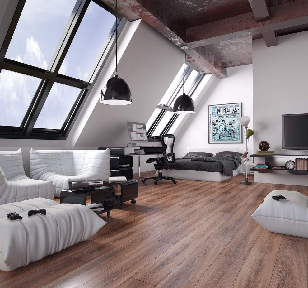 Imagen de dormitorio urbano con paredes blancas y suelo de madera en tonos medios