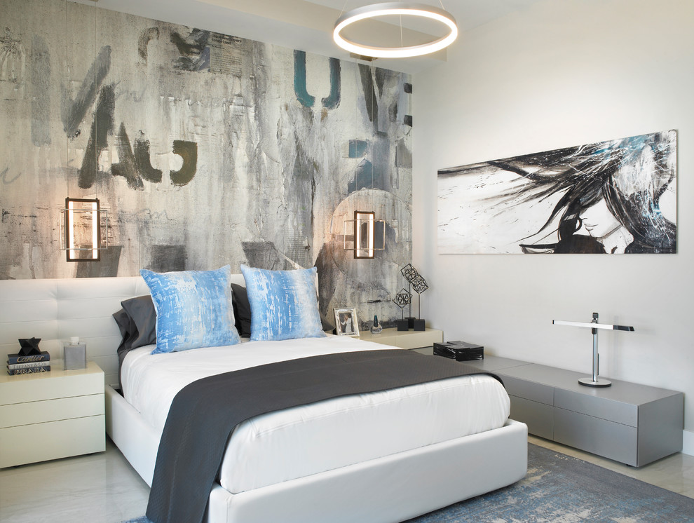 Идея дизайна: гостевая спальня (комната для гостей), среднего размера в современном стиле с серыми стенами, серым полом и полом из керамогранита без камина