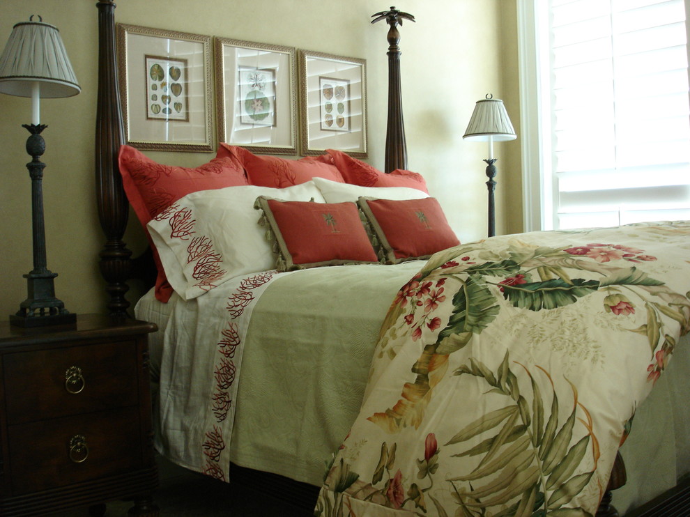 Inspiration for a timeless guest bedroom remodel in Miami