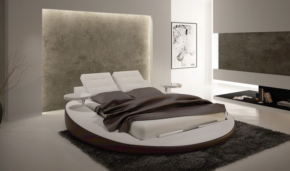 Ejemplo de dormitorio principal minimalista grande sin chimenea con paredes blancas, suelo de mármol y suelo beige
