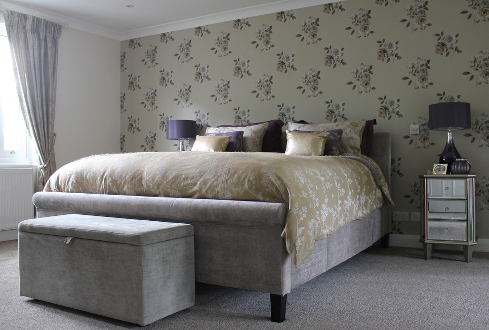 Inspiration for a traditional bedroom in Berkshire.
