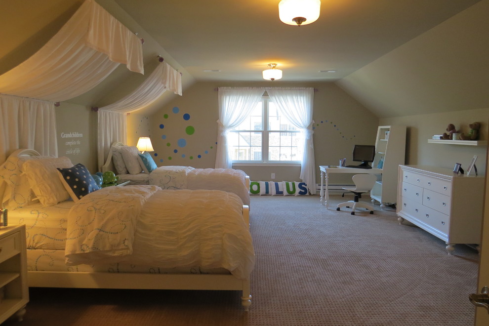 Пример оригинального дизайна: гостевая спальня (комната для гостей) в стиле модернизм с ковровым покрытием