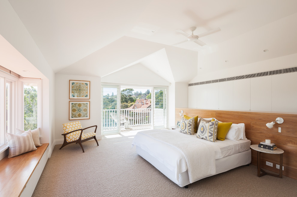 シドニーにある北欧スタイルのおしゃれな主寝室 (カーペット敷き) のインテリア