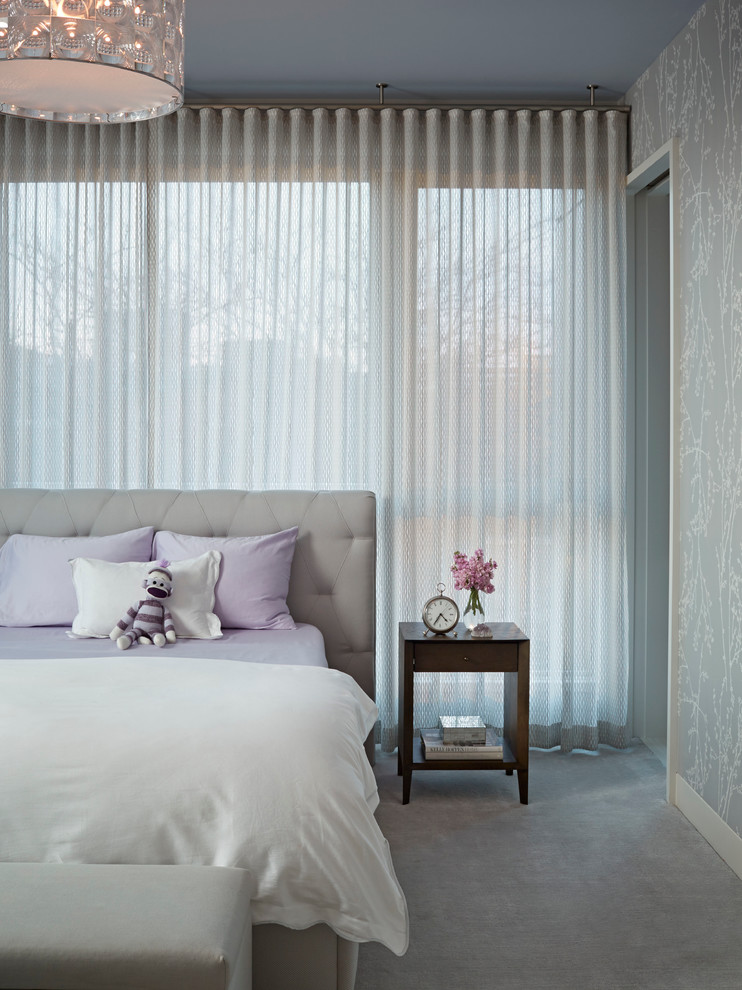 Inspiration for a contemporary grey and pink bedroom in Chicago with grey walls and carpet.