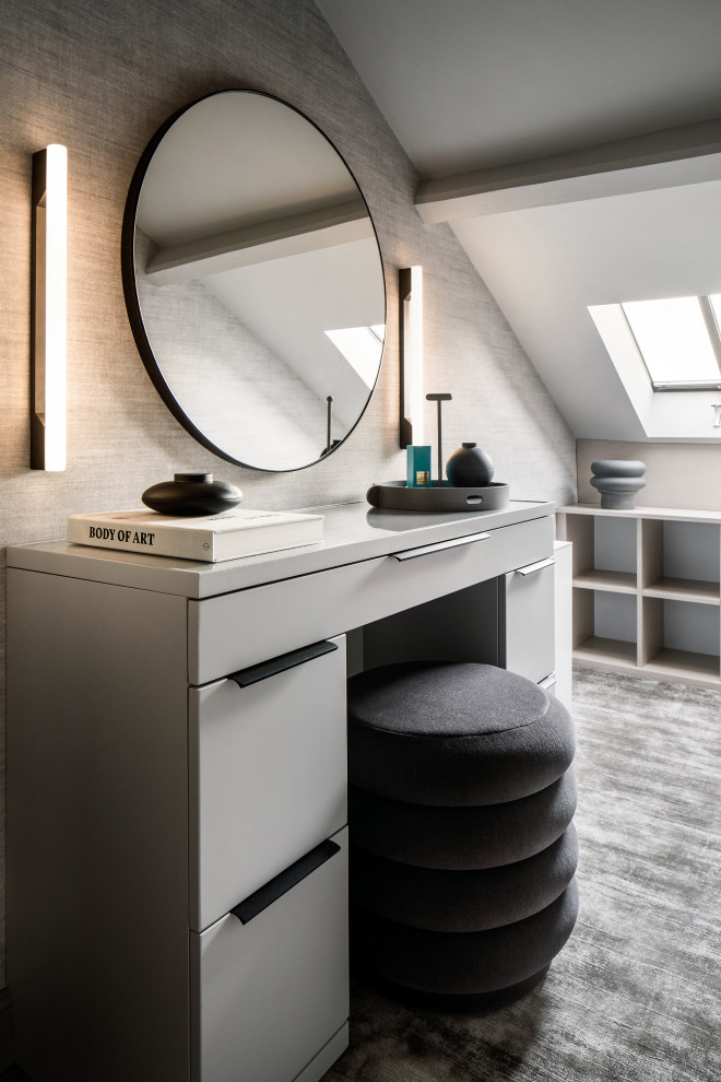 Источник вдохновения для домашнего уюта: спальня среднего размера в современном стиле с серыми стенами, ковровым покрытием и серым полом