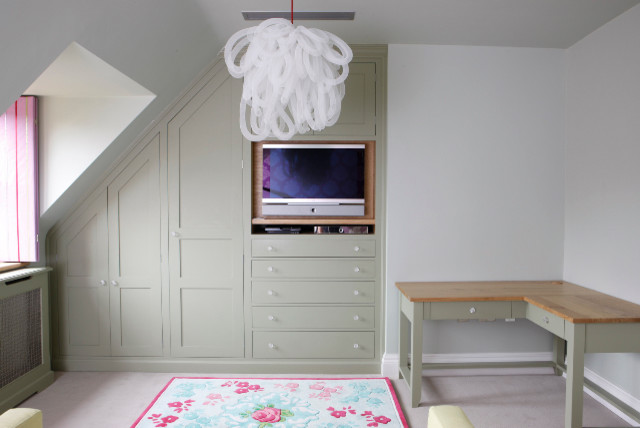 Esempio di una piccola camera degli ospiti tradizionale con pareti beige, moquette e pavimento beige