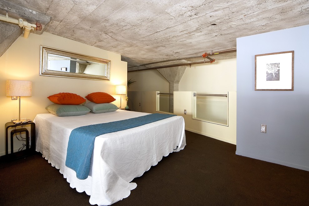 Источник вдохновения для домашнего уюта: спальня в современном стиле с разноцветными стенами