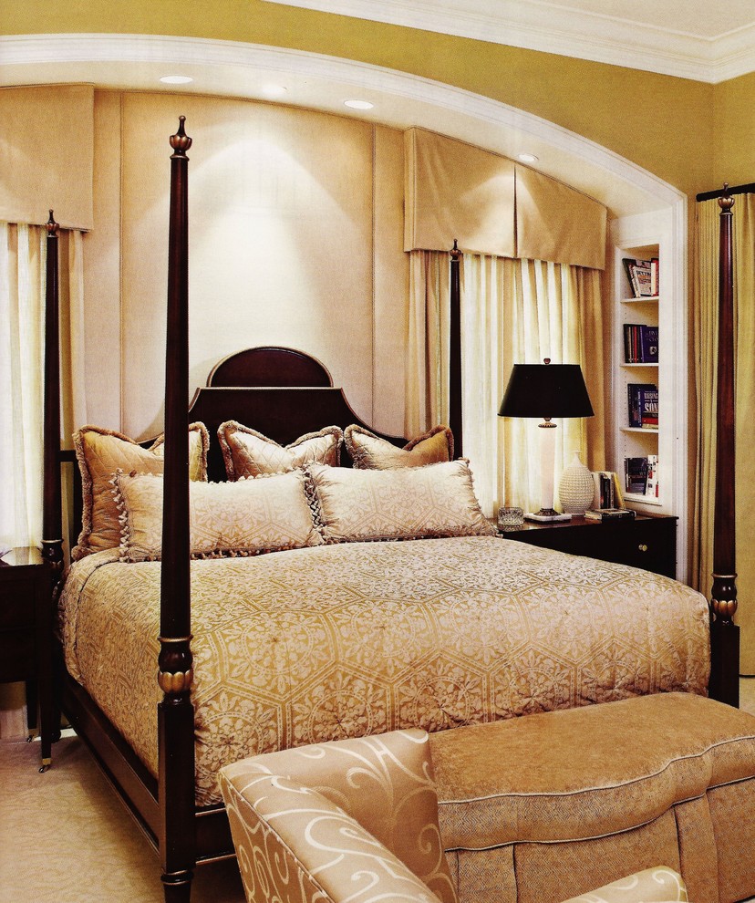 Bedroom - traditional bedroom idea in Miami