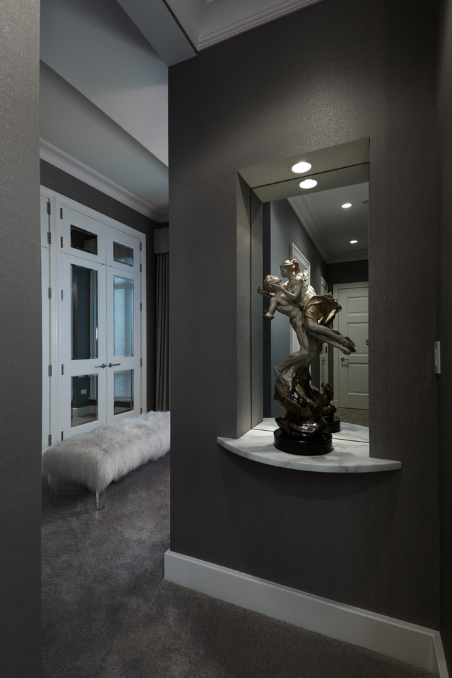 Mittelgroßes Modernes Gästezimmer ohne Kamin mit grauer Wandfarbe und Teppichboden in Chicago