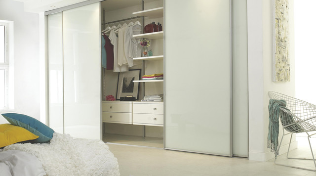 Linear White Gloss Sliding Wardrobe Doors - Contemporary - Bedroom -  Hampshire | Houzz IE