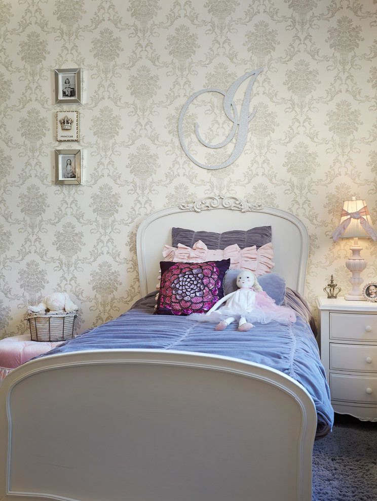 Idéer för shabby chic-inspirerade sovrum, med grå väggar
