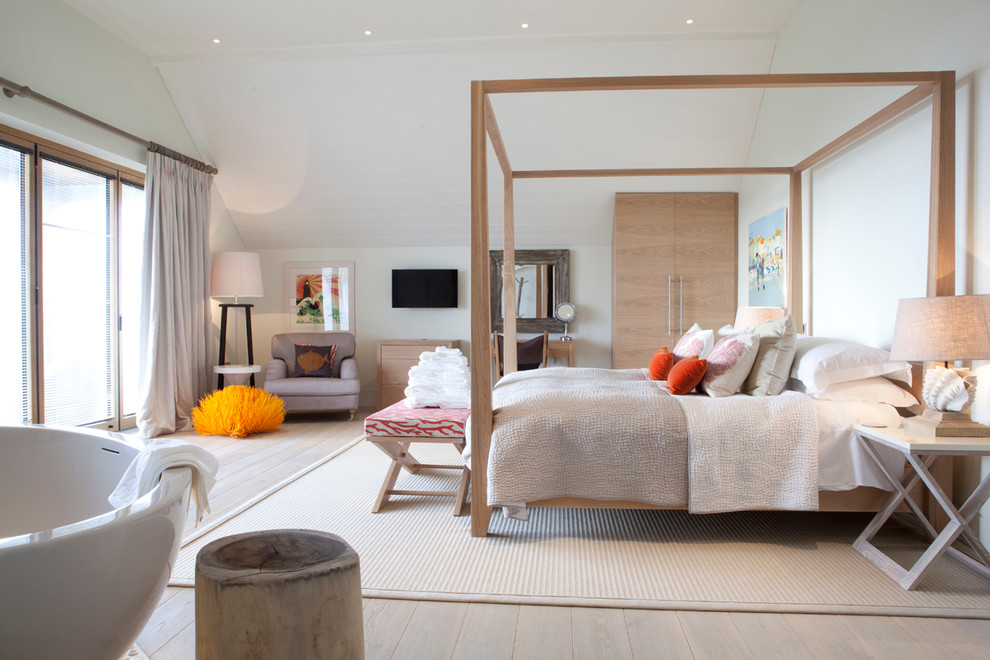 Bedroom - scandinavian bedroom idea in Devon