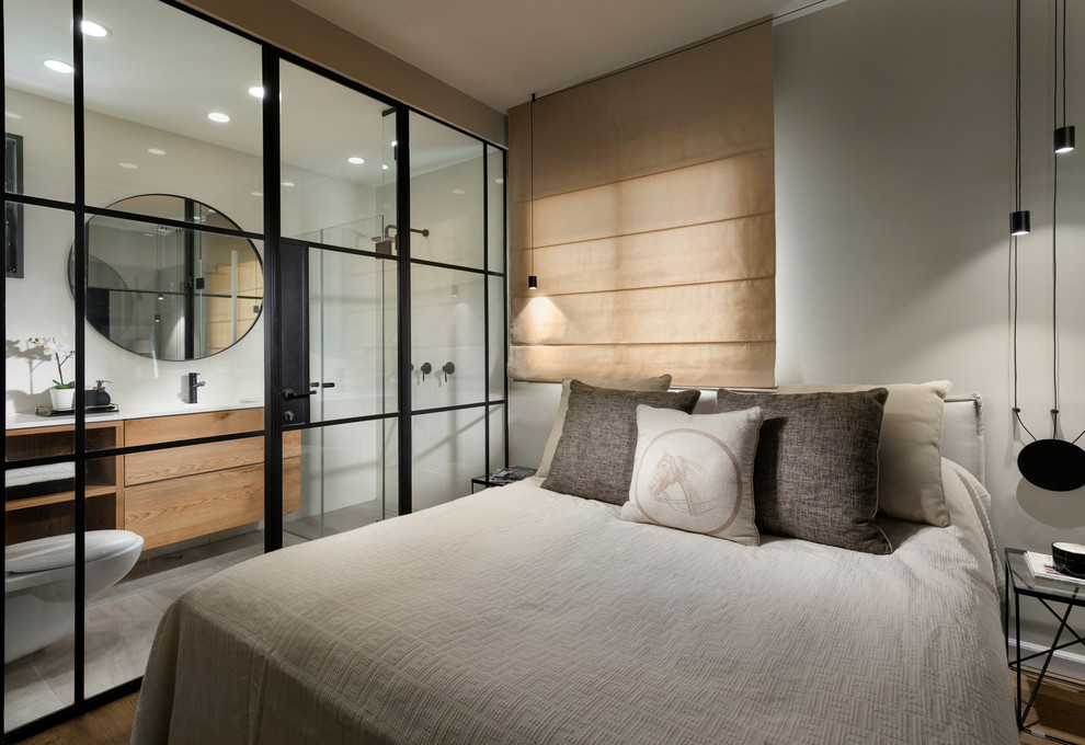 Contemporary master bedroom in Tel Aviv with grey walls, dark hardwood flooring and brown floors.