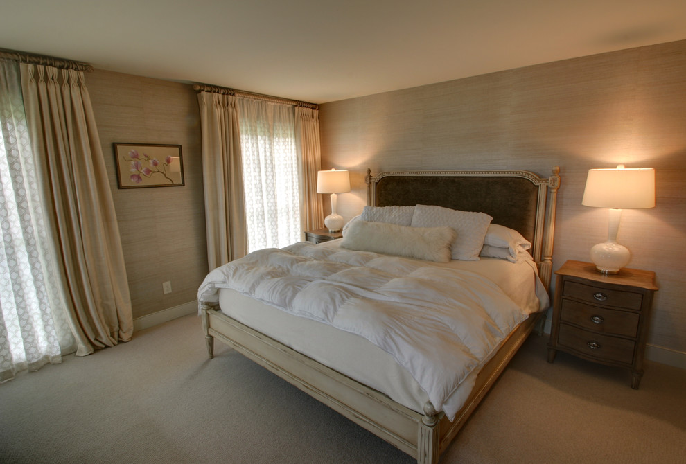 This is an example of a classic bedroom in Columbus.