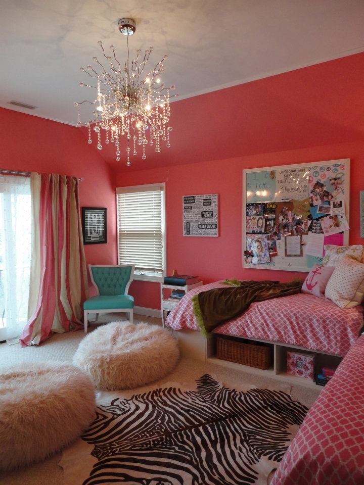 This is an example of an eclectic bedroom in Wilmington.