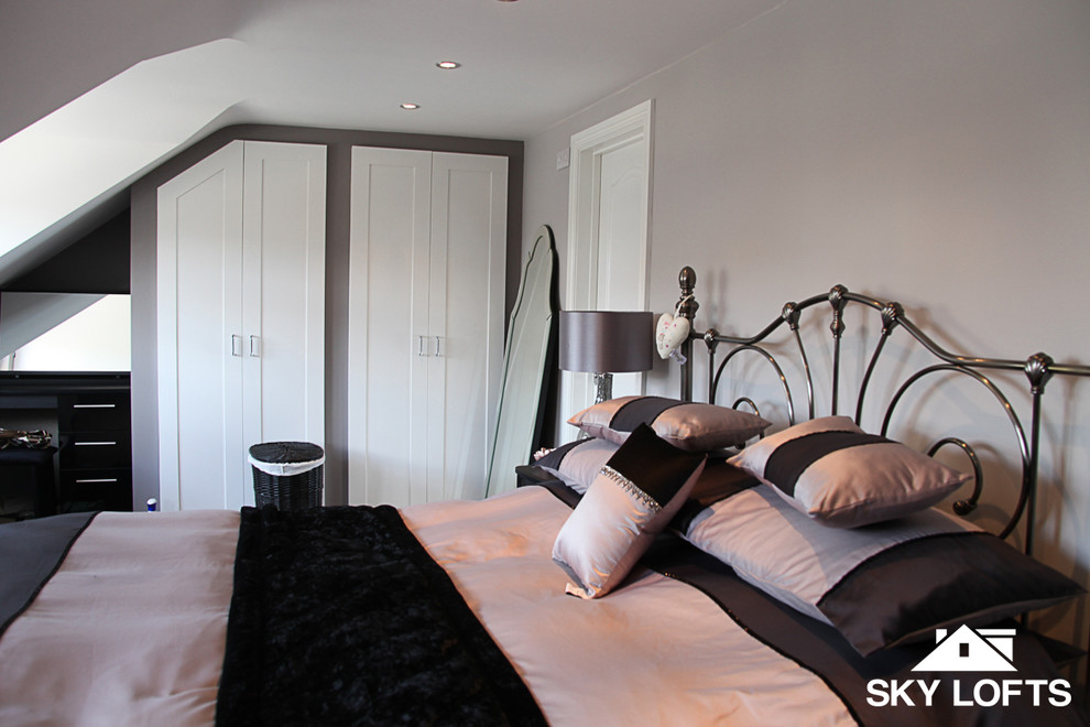 Design ideas for a medium sized modern mezzanine bedroom in Hampshire.
