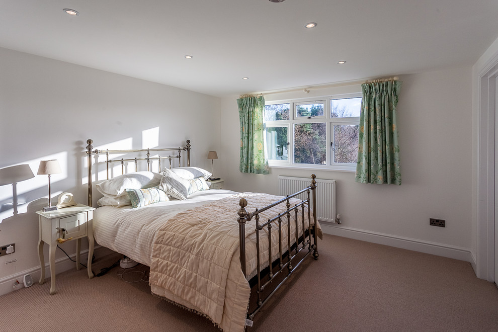 Inspiration for a classic guest bedroom in Hampshire.