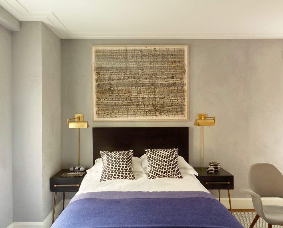 Идея дизайна: гостевая спальня среднего размера, (комната для гостей) в классическом стиле с серыми стенами и паркетным полом среднего тона