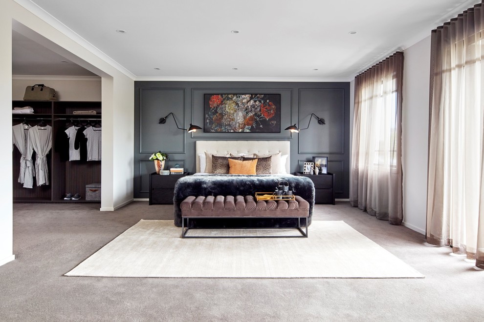 メルボルンにある巨大なコンテンポラリースタイルのおしゃれな主寝室 (カーペット敷き、白い壁、グレーの床)