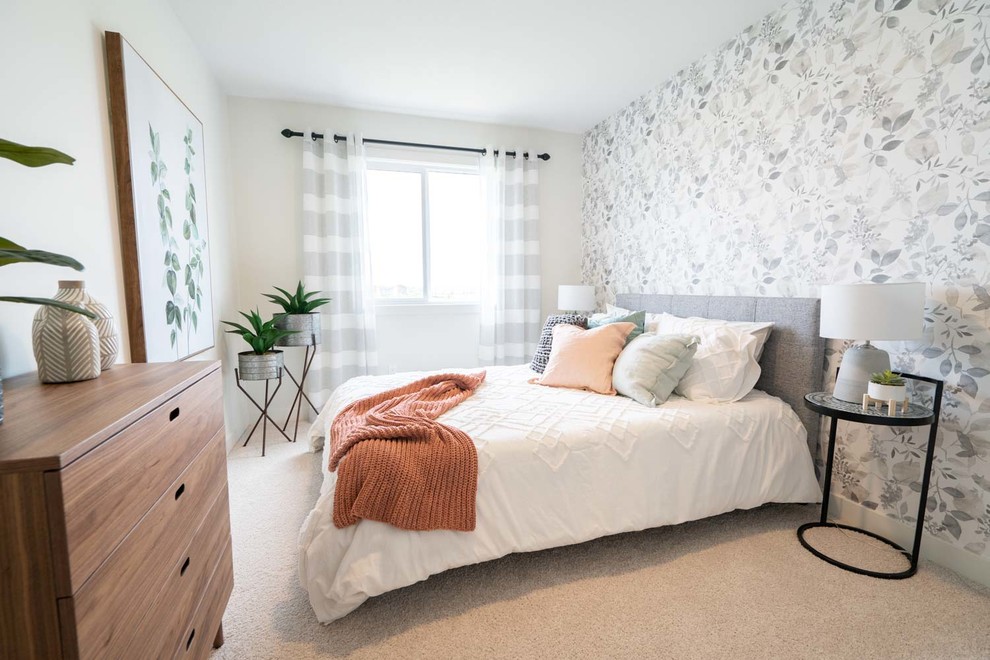 Mittelgroßes Skandinavisches Hauptschlafzimmer ohne Kamin mit grauer Wandfarbe, Teppichboden und weißem Boden in Edmonton