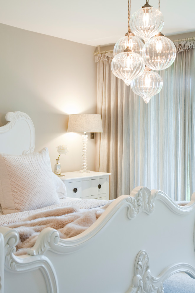 Свежая идея для дизайна: большая хозяйская спальня в классическом стиле - отличное фото интерьера