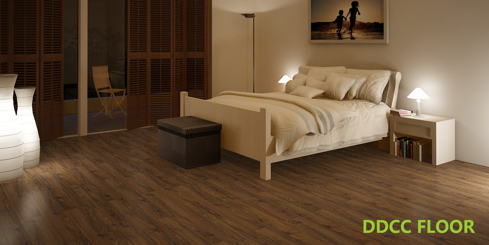 Immagine di una camera da letto classica di medie dimensioni con pavimento in legno massello medio
