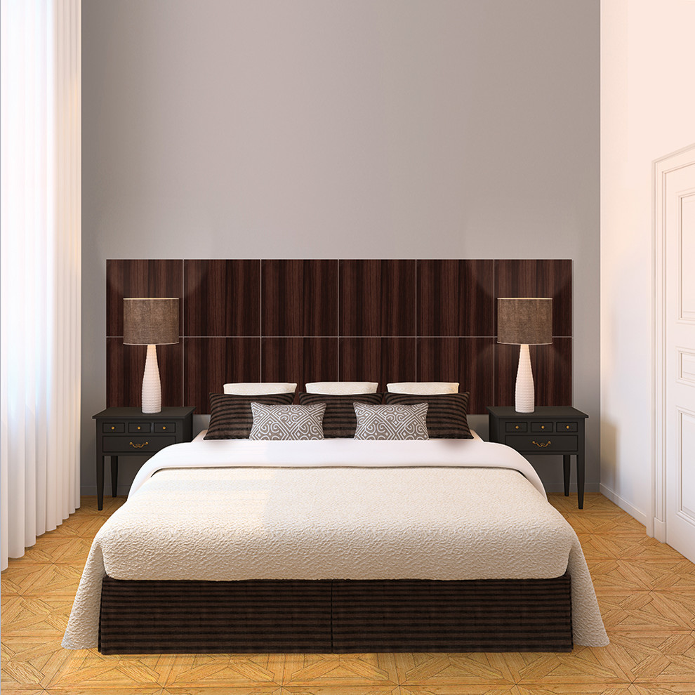 На фото: спальня в стиле неоклассика (современная классика) с серыми стенами и пробковым полом