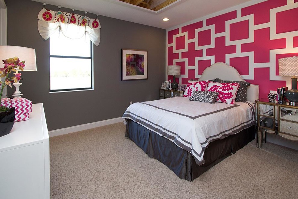 Idées déco pour une chambre grise et rose classique.