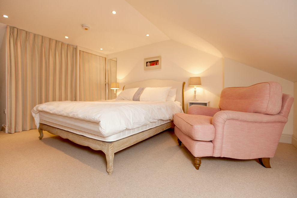 This is an example of a traditional bedroom in London.