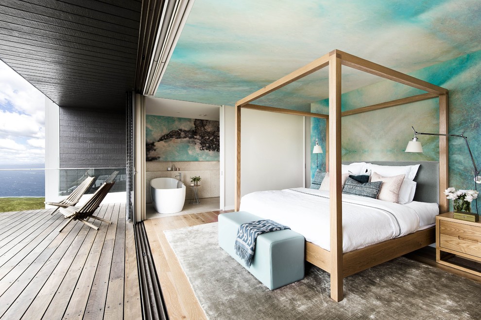 Inspiration för mellanstora moderna gästrum, med blå väggar, heltäckningsmatta och grått golv